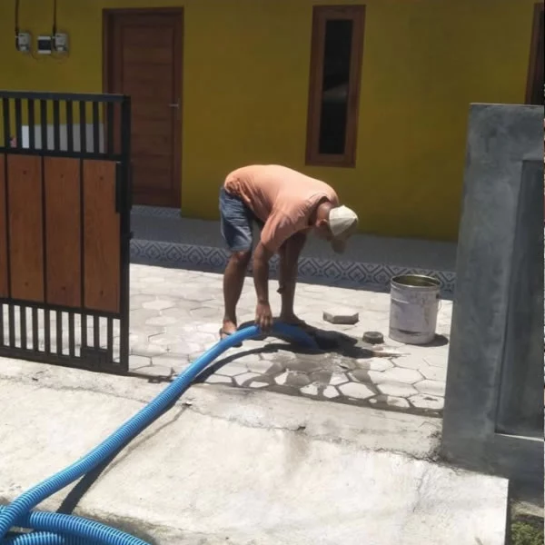 Pengerjaan saluran pembuangan got di Magelang
