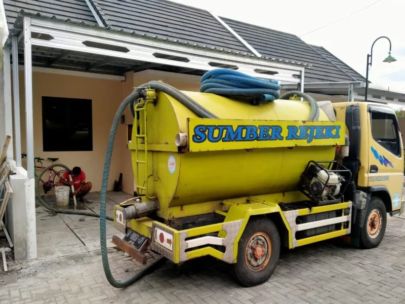 Tukang sedot WC Magelang profesional menyedot septic tank rumah warga